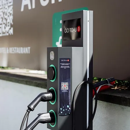 Arena - Ξενοδοχείο *